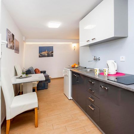 Apartments And Room Silvana Rovinj Zewnętrze zdjęcie